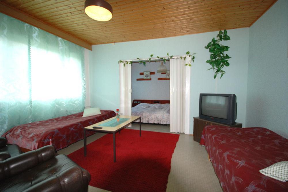 Jaemsaen Gasthaus Exteriör bild